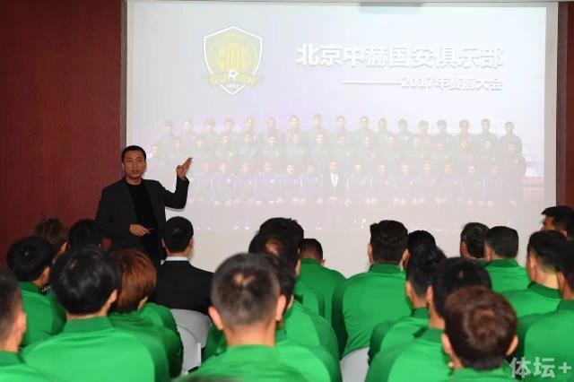 实际上，在影片的筹备和拍摄过程中，黄轩跳出单一的演员维度，全程深度参与，提前随导演和剧组赴拍摄地反复堪景、选景、围读剧本，包括与杨子姗那场一镜到底的吵架戏份，是在拍摄现场讨论了6个小时才;磨出来的